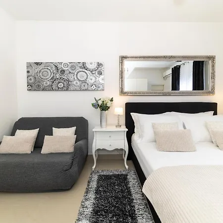 Konukevi Square Luxury Boutique 3*