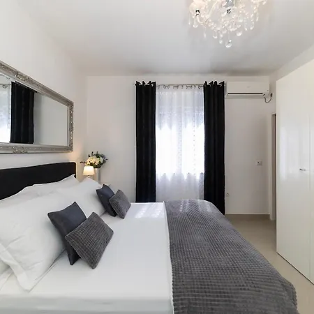 Square Luxury Boutique Konukevi