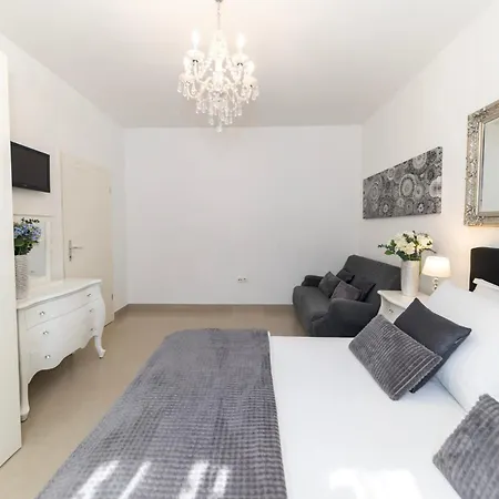 Square Luxury Boutique 3*