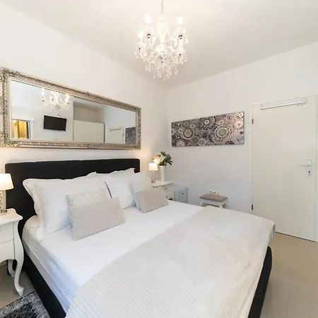 Square Luxury Boutique 3* Zadar