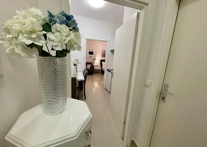 Square Luxury Boutique Πανσιόν 3*