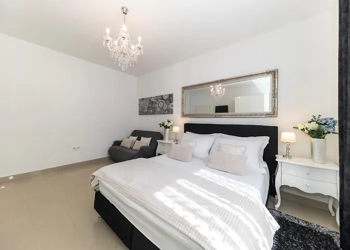 Square Luxury Boutique Πανσιόν 3*