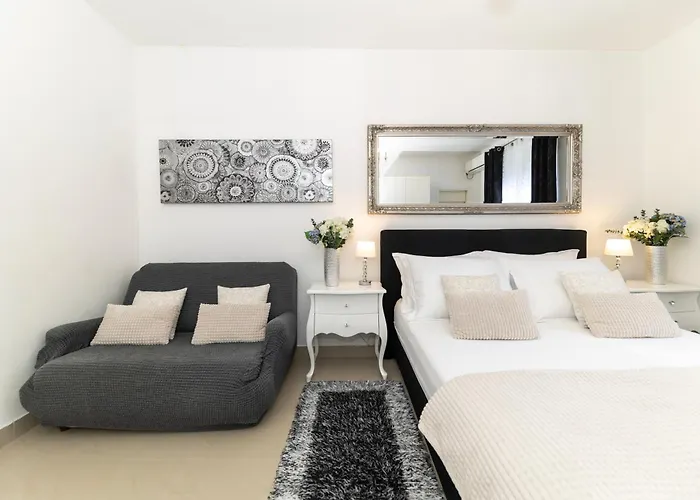 Πανσιόν Square Luxury Boutique 3*