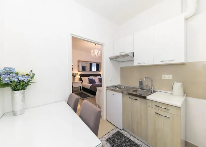 Square Luxury Boutique Konukevi 3*