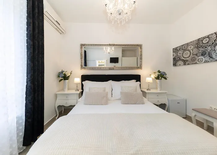 Πανσιόν Square Luxury Boutique 3*