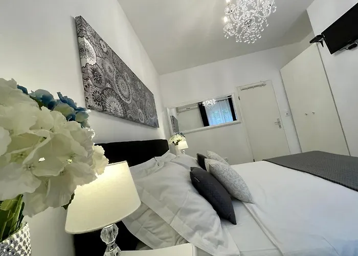 Square Luxury Boutique Penzion 3*