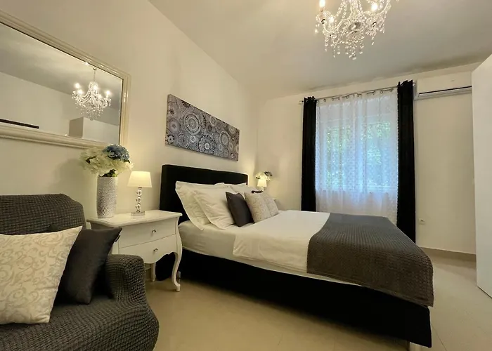 Square Luxury Boutique 3*