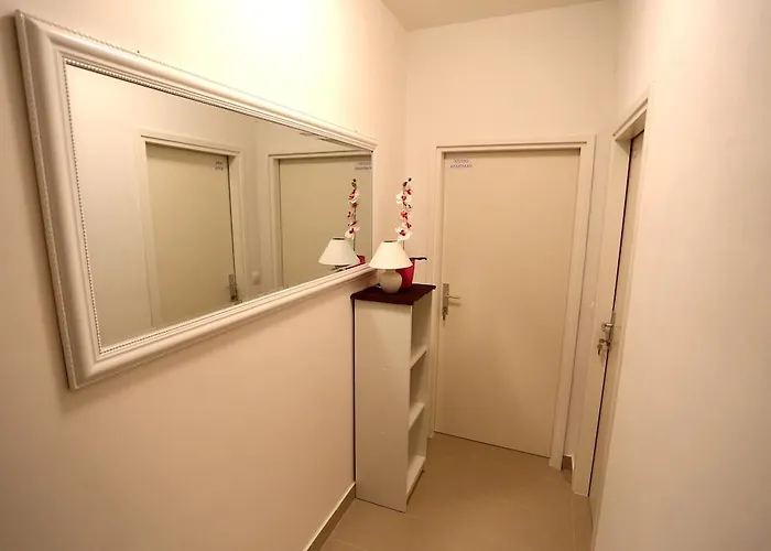 Square Luxury Boutique